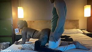 Huisgemaakte video met Susy Gala en Alberto Blanco in ruige slaapkamerneuk met deepthroat, doggy en grote pik ram