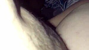 Konens prøver doggy style action i en svær anal opsætning med sin mand