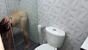 Aku tengok stepmom aku nikmati pepek sedap dia dalam hisap dan aksi tetek hardcore buatan rumah bahagian 1