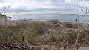 フランス人教師痴女がヌードビーチで知らん男にフェラして公開ぶっかけ