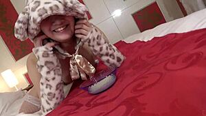 Почему эта секси японка 19+ с большими титьками играет игрушками в хентае без цензуры