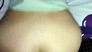 Eu me sinto tão quente enquanto meu amante me come forte no motel