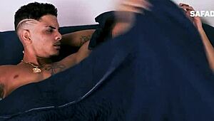 Amatörkillen böjer den heta unga 18+ tjejen för djup anal creampie