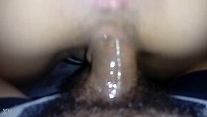 ¡Ey mira esposa amateur cabalgando hasta chorro en coño 😏