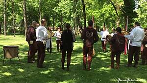 Aku eh, macam, hilang arah dan buat apa-apa sepanjang hari sebagai blonde gadis 18+ tu ye