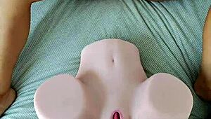 Muñeca sexual Tantaly se transforma en coño realista y lifelike