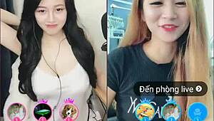 귀여운 한국 여자 둘 라이브로 Uplive에서 섹시 아시안 웹캠 순간 공유 재미 스트림