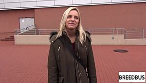 Bianca Ferrero가 열심히 엉덩이 핥고 자지 타는 야생 브리드버스 모험