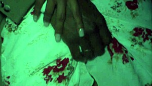 Hey, tengok MILF ni kena tumbuk batang raksasa luar langit malam