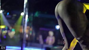 おい、見てる？クラブでこの尻振りエロダンスとアスシェイク