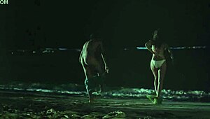 كيلي بروك، أنت عارية على الشاطئ في جزيرة البقاء أو ثري