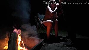 Naakt in bos pik zuigen - oh ja, curvy babe gaat wild op die lul!