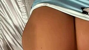 Stiefvader Merkt Zijn Stiefdochter Op Die Een Anaal Plug Seks Speeltje Gebruikt In Buiten Publieke Amateur Scene