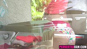 Nevlastní sestra dostává drsně šukáno od nadrženého nevlastního bratra!