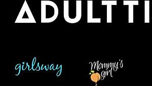 Мащехата Пени Барбър хваща стъпсестрите Джил Касъди и Лиз Джордан да се чукат доминира ги в диво 3-way