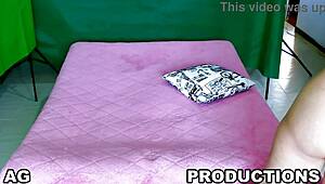 Forhåndsvisning af komplet 4K film med erotisk strand handjob og vibrator workout for stor pik vækst med Agarabas og Olpr