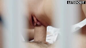 блондинка мадама Мери Рок се разнежва емоционално в романтично чукане с дразнещия си любовник, язди каубойка до сперма на задник - whiteboxxx