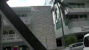 Etek altı karısı Helena Price dışarıda kıllı amını flaşıyor