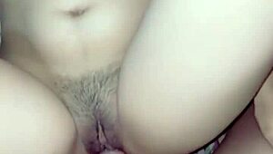 Hvad sker der når en lærer banker sin Pinay-collegeelev i dorm cowgirl og anal creampie-action