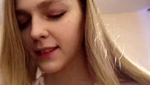 Mahasiswa Rusia Tetek Bokong Alami Besar Menyerah Tukang Listrik Kamar Tidur