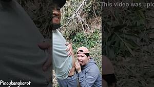 Hisap kontol outdoor rasanya enak banget buat gue