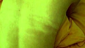 Prosila soseda za denar za popravilo avta, ampak končala z seksom z njim