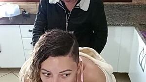 В нашата семейна история грижовният ми стъпбаща планира забавни изненади за специални поводи