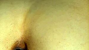 Elsker du å se Aaliyah Yasin ta det dypt i hennes trange jomfru rumpe med den funklende juvelen?