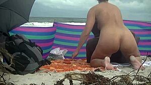 Ей съпужко, гледай ме на карибски ню плаж с кремпай от голям черен кур на любовника? Семпъл от куколд ваканция!