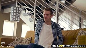 Big Butts Like It Big - Danny D अपनी girlfriend की phat ass roommate को hardcore anal में pounds करता है