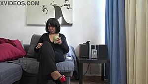 Абе семейна табу турска мащеха се чувства толкова неловко когато хорният заварен син се появи напълно гол така