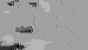 V tej sproščeni sceni Tiffany Rayne razpre rit za globoko lizanje in divjo vožnjo po trdem kurcu