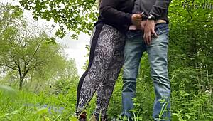 Jeg kjente svigermors kameltå gjennom leggingsene mens hun fikk meg til å komme med den våte håndjobben ute