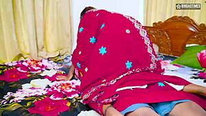 Geile Desi-Frau verführt lokalen Diener zu intimen Treffen, während Ehemann weg ist, voller Film