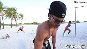 Транссексуалка ѝ дупето пробвано силно с монстър кур в гаражна оргия със смукане и лизане