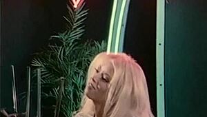 Jenna Jameson busty legenda palcuje cipkę, liże cycki i daje się ostro wyruchać przez Bobby'ego Vitale