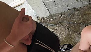 В изоставена къща споделиха горещата бюстита 18+ с доведения татко за яко MMF чукане