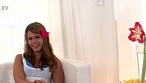 chceš vidieť 19-ročnú Elizabeth Bentley prehĺtať spermu obrovského kokotu v POV?