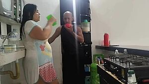 Cumnatul se strecoară acasă mă seduce apoi îmi inundă pizda cu spermă?