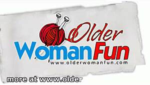 Βρετανίδα MILF bounty ανοίγει πόδια να γαμήσει υγρή ροζ πούτσα κοντινό