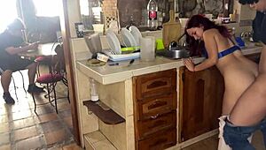 Ей, приятелят ми ли чука жена ми в нашия дом сега?