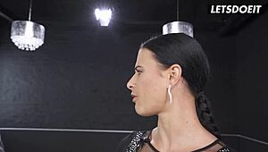 Billie Star jammert unter riesigem italienischem Schwanz der ihre engen Löcher zerfetzt