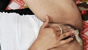 деси прислужница се лупи догги от собственика в забавен ролеви