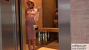 Сланичката Химе Мари дива сурова анал с разтягане