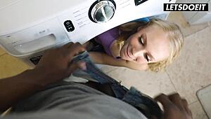 Apa pelacur mesum Braylin Bailey tahan BBC nge-stretch memeknya di hostel?