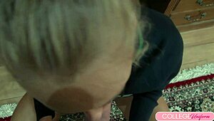 Блондинката Ивана Шугар язди дълбоко в стегнатия задник учителския кур