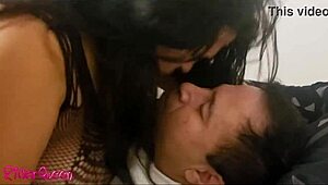 Whoa, mama vitregă latină hotwife ia dp ca o campioană cu țâțe uriașe tresărind 😍🔥