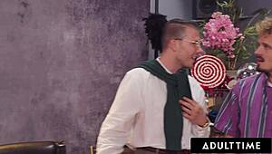 Kolleginnen versauter Weihnachts-Shoot entfacht wilde Festtags-Orgie