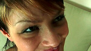 Stiefvater beugt mich vor und rammt meine enge junge 18+ Fotze doggy