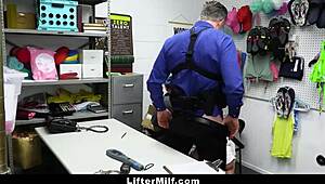 Ди Уилямс взема курва на търговски полицай докато мъж и стесън гледат